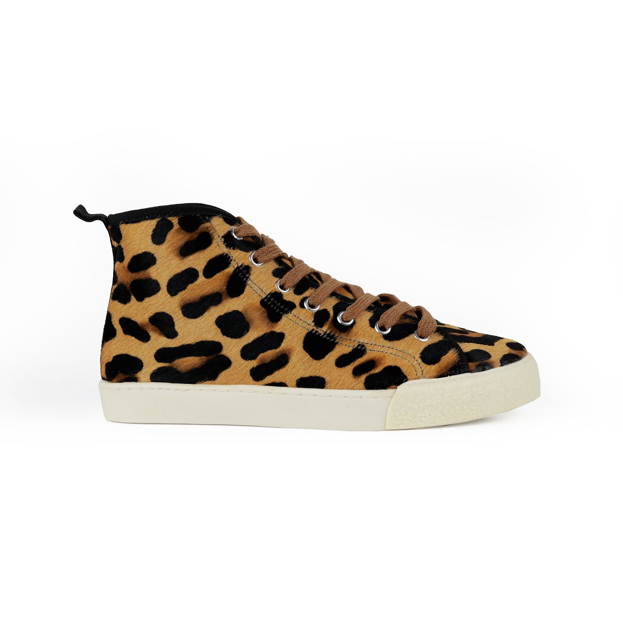 Tenis cano alto onça 2025